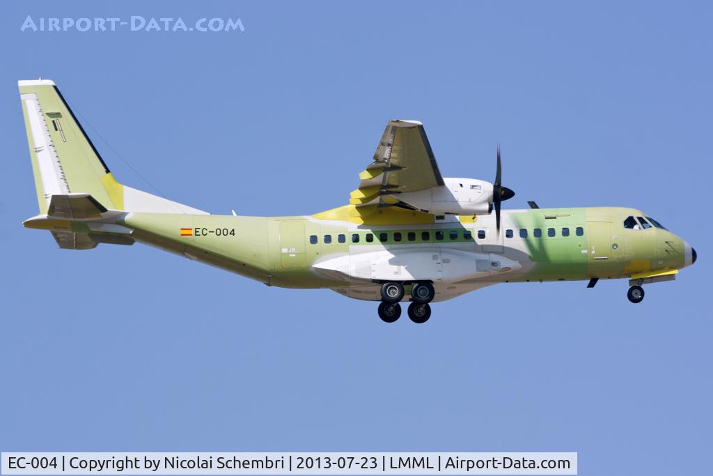 EC-004, CASA CN-295M C/N n / a, Landing runway 13