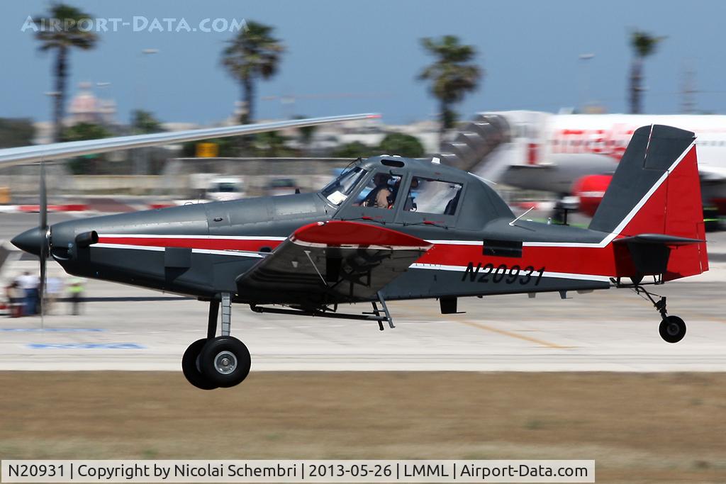 N20931, Air Tractor Inc AT-802 C/N 802-4023, Mid-field landing on runway 31