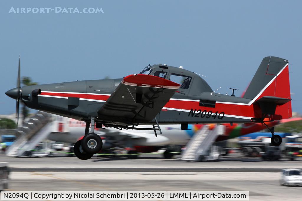 N2094Q, 2013 Air Tractor Inc AT-802 C/N 802-4024, Mid-field landing on runway 31