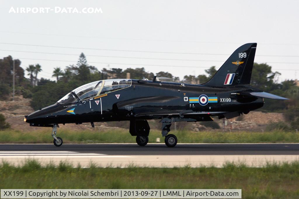 XX199, 1978 Hawker Siddeley Hawk T.1A C/N 046/312046, Landing runway 31