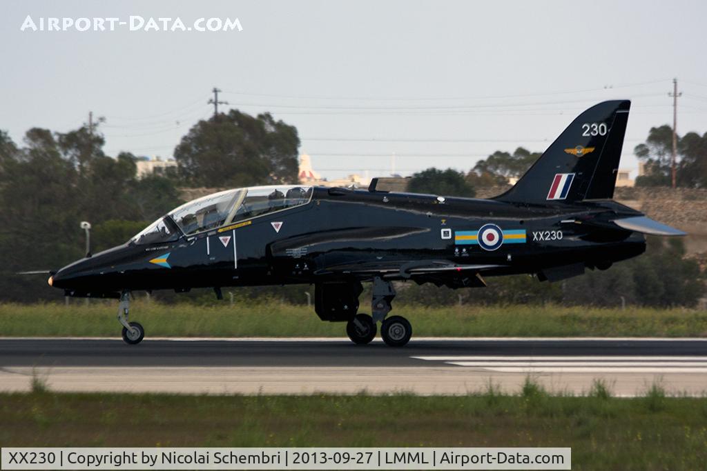 XX230, 1978 Hawker Siddeley Hawk T.1A C/N 066/312066, Landing runway 31