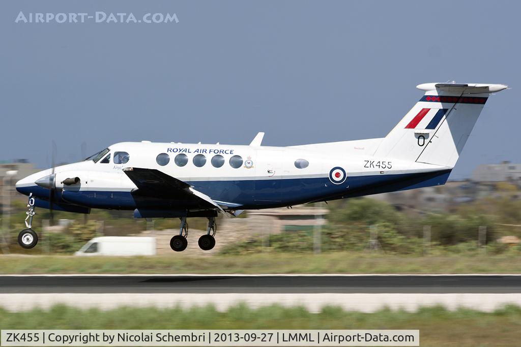 ZK455, 2003 Raytheon B200 King Air C/N BB-1836, Landing runway 31