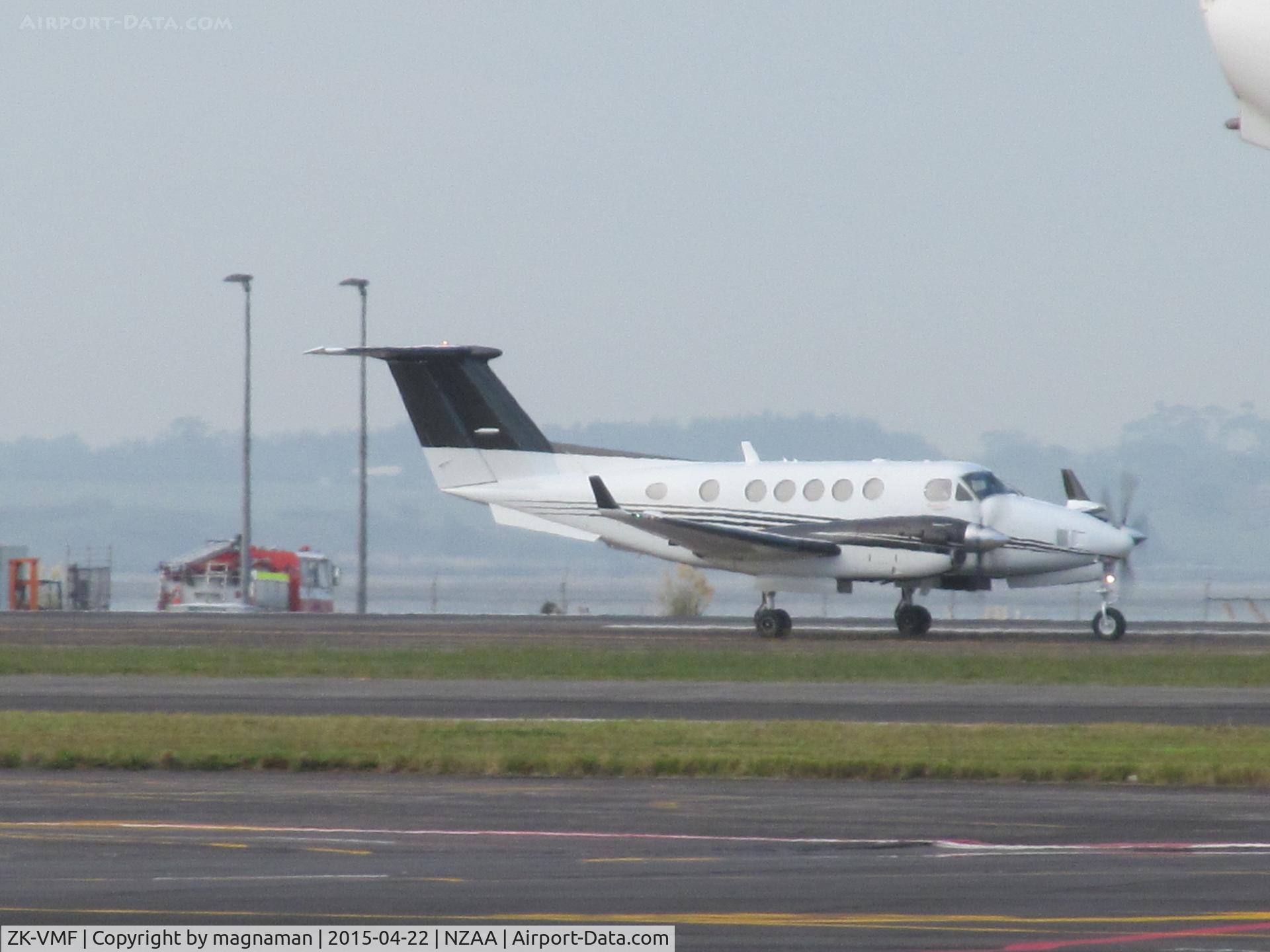 ZK-VMF, 2008 Hawker Beechcraft B200GT King Air C/N BY-57, Landing at AKL