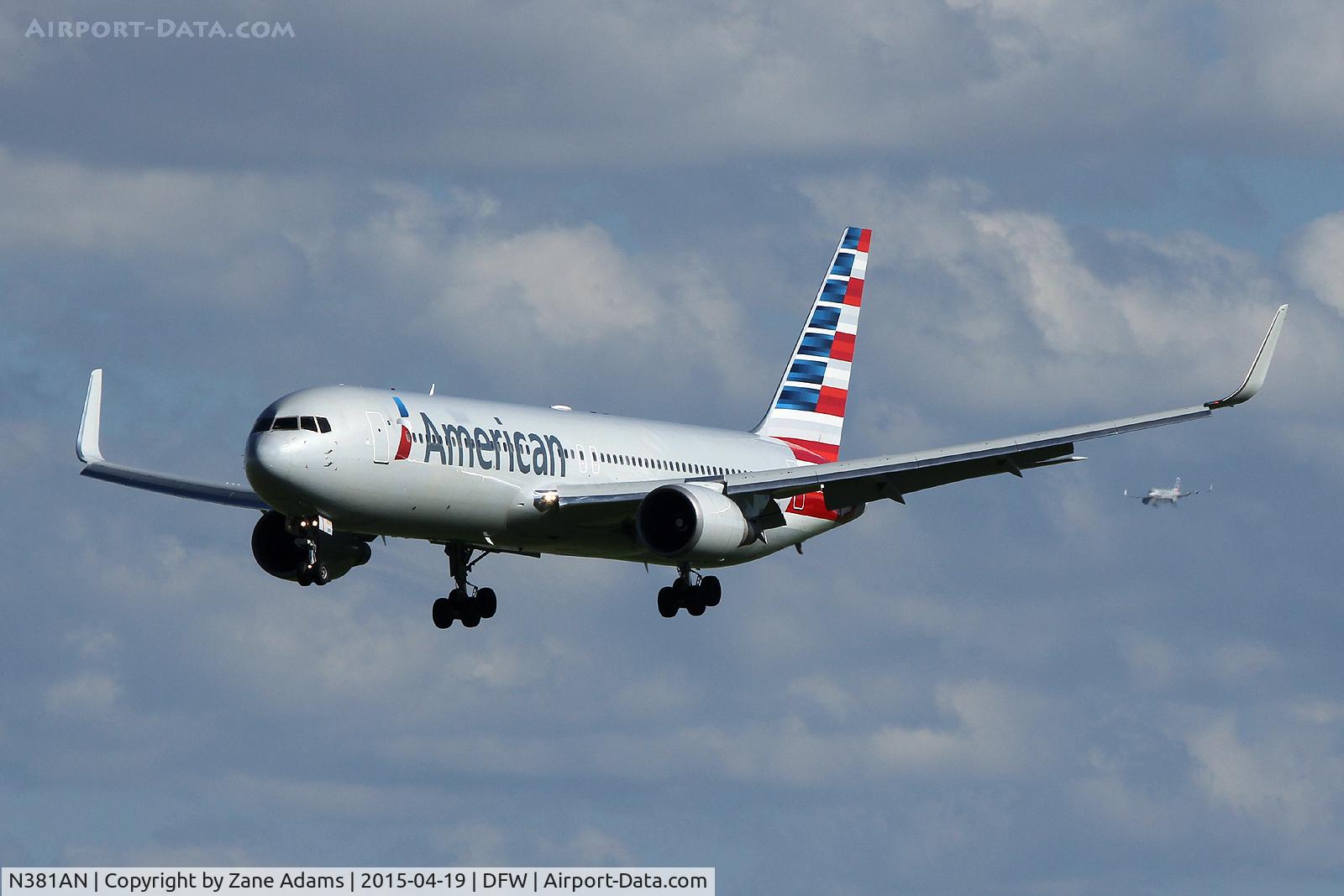 N381AN, 1993 Boeing 767-323 C/N 25450, Landing at DFW Airport