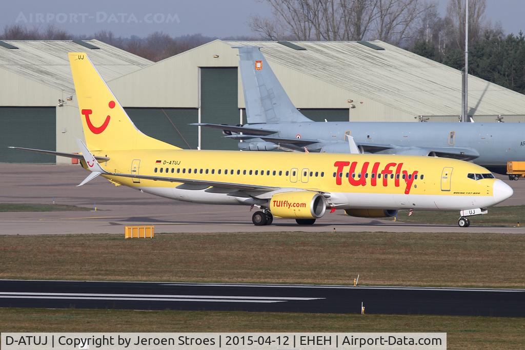 D-ATUJ, 2012 Boeing 737-8K5 C/N 39923, last day of a yellow skin, will transformed into Haribo Tropifruttie livery here by Aviation Cosmetics