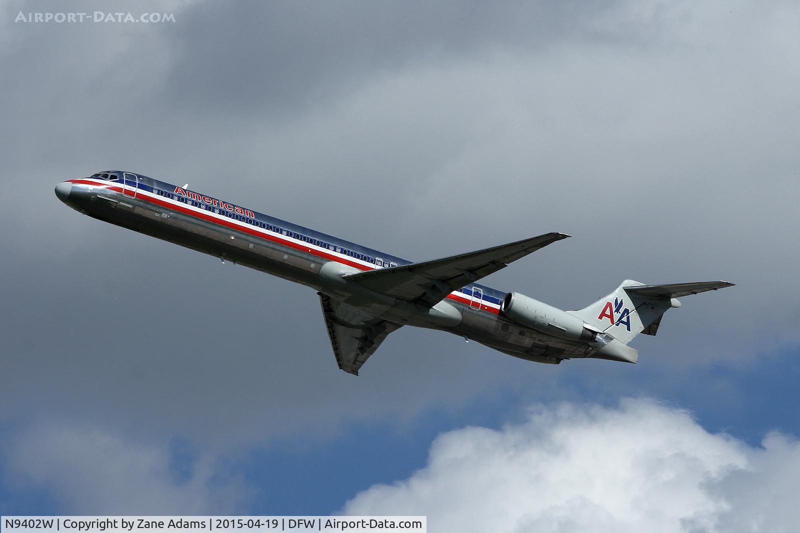 N9402W, 1992 McDonnell Douglas MD-83 (DC-9-83) C/N 53138, American Airlines MD-80 departing DFW Airport