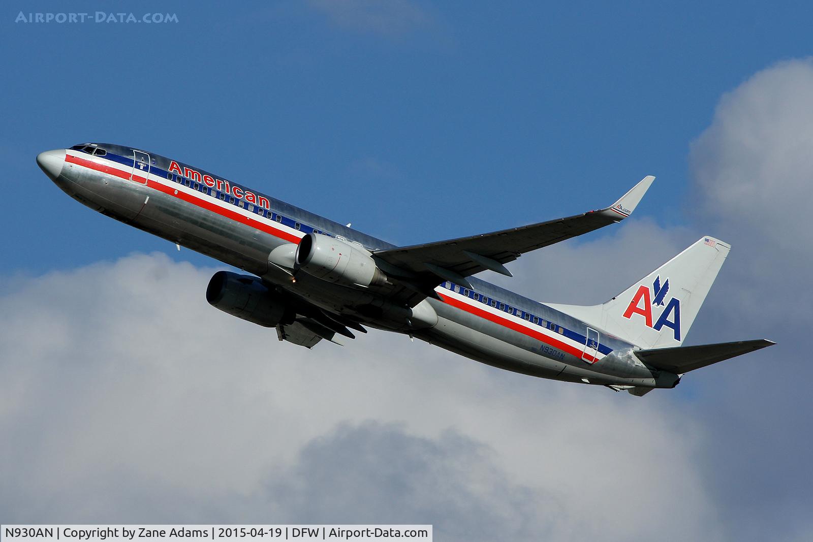 N930AN, 2000 Boeing 737-823 C/N 29529, American Airlines departing DFW Airport