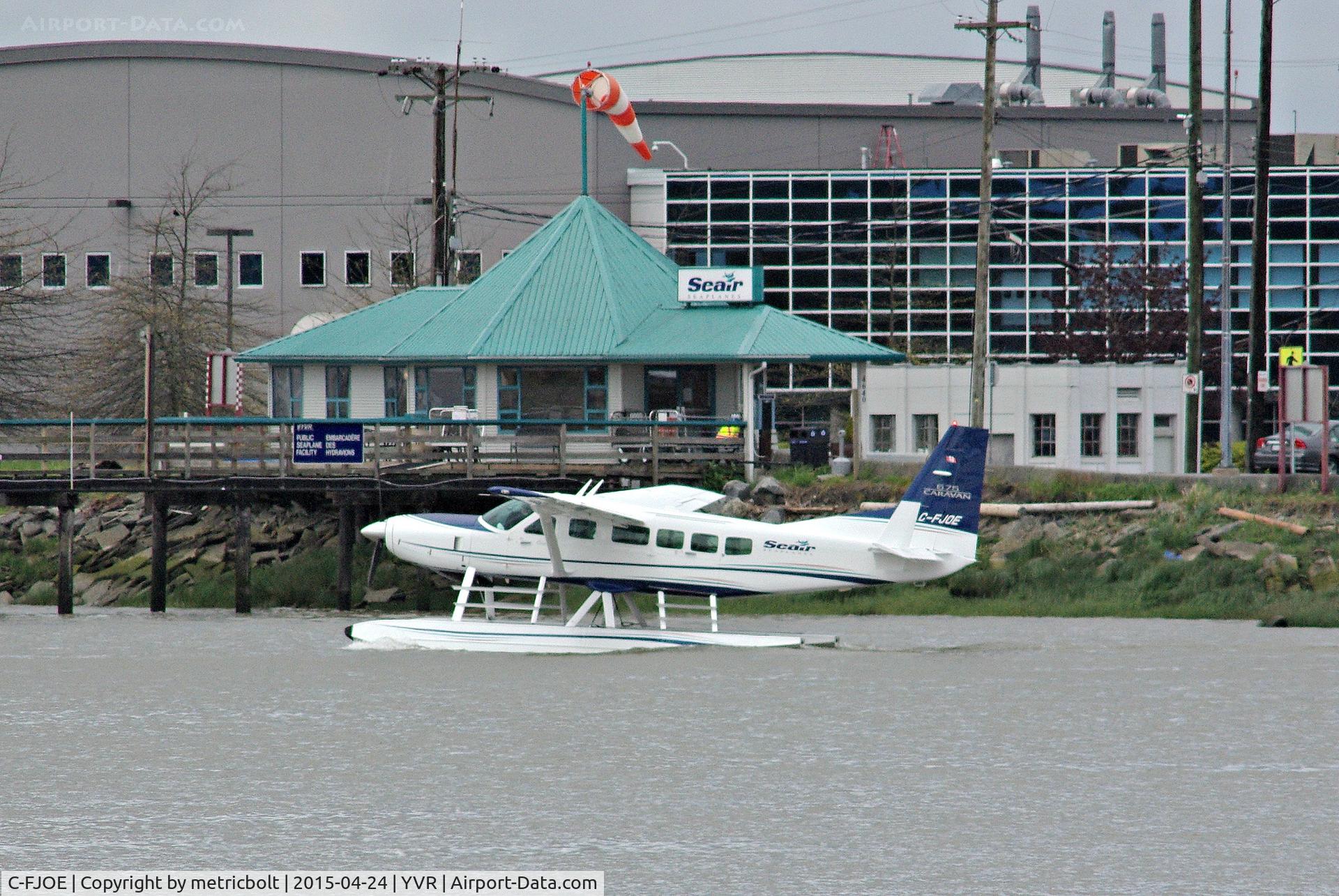 C-FJOE, 2005 Cessna 208 Caravan I C/N 20800390, At the Seair terminal