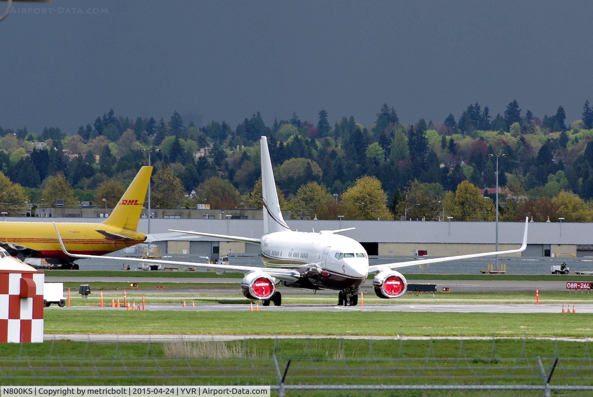 N800KS, 2000 Boeing 737-7BC C/N 30782, At YVR
