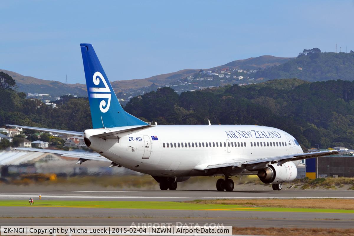 ZK-NGI, 1999 Boeing 737-319 C/N 25608, At Wellington
