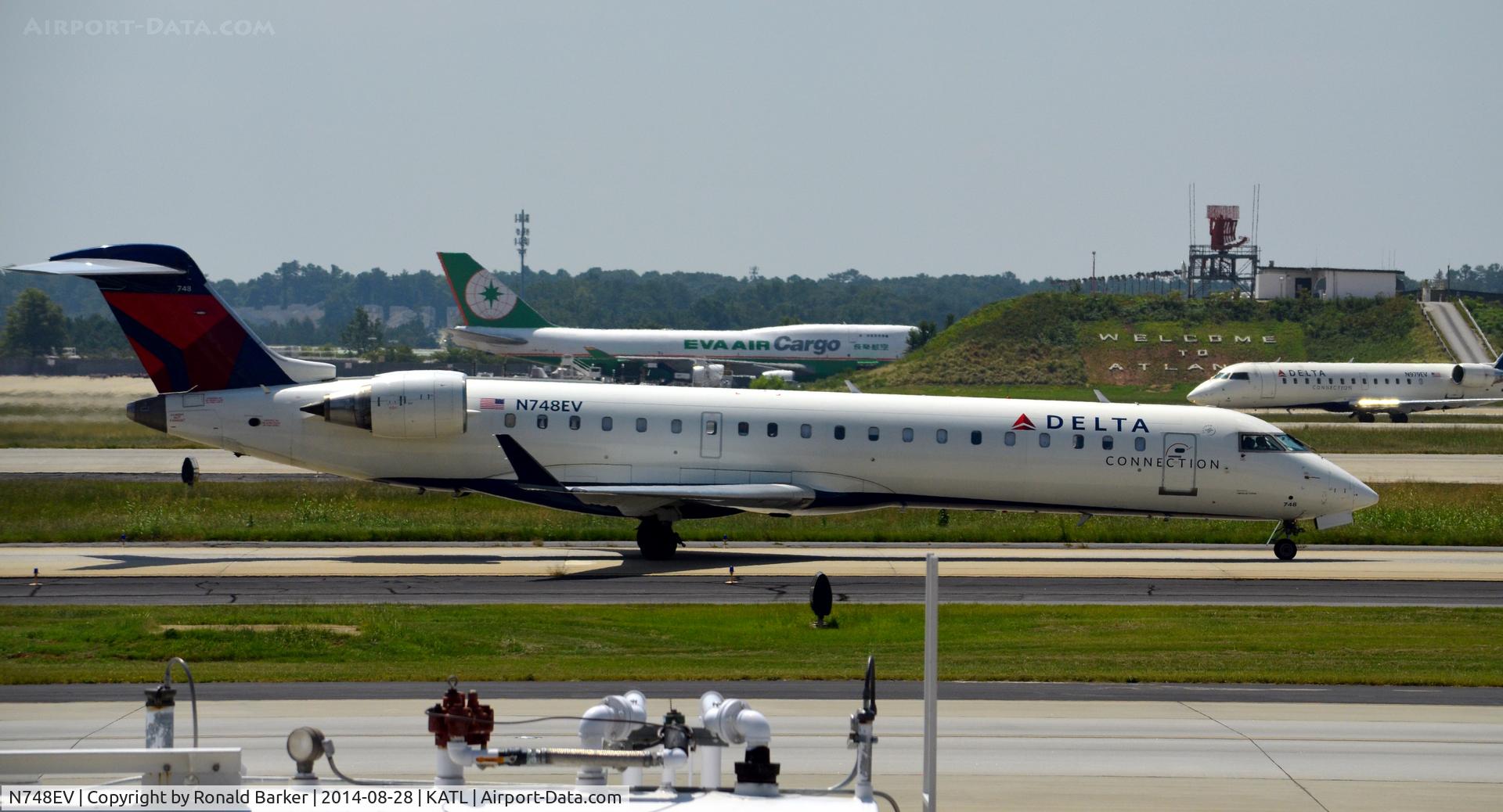 N748EV, 2004 Canadair CRJ-700 (CL-600-2C10) Regional Jet C/N 10158, Taxi Atlanta
