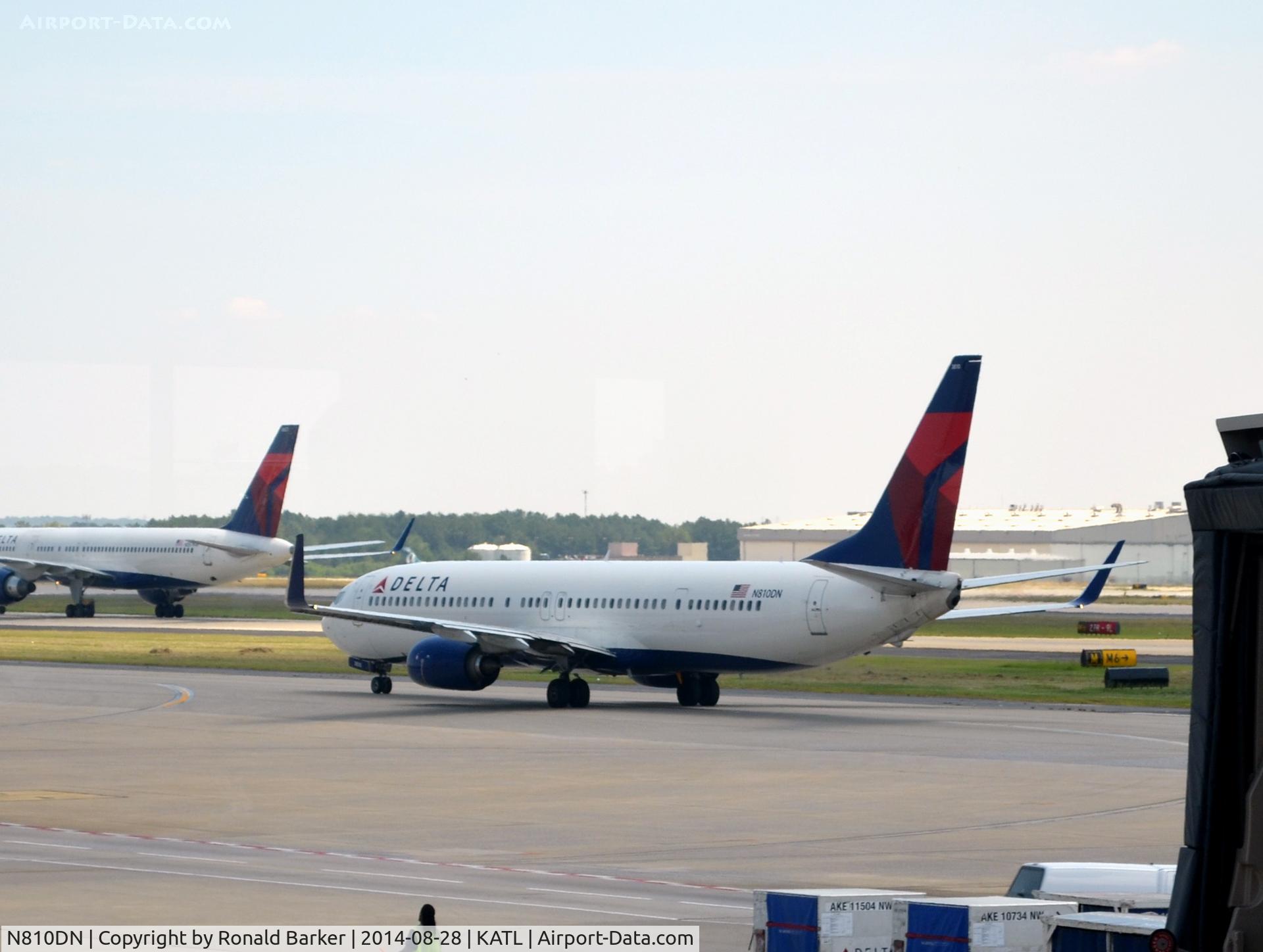 N810DN, 2013 Boeing 737-932/ER C/N 31922, Taxi Atlnata