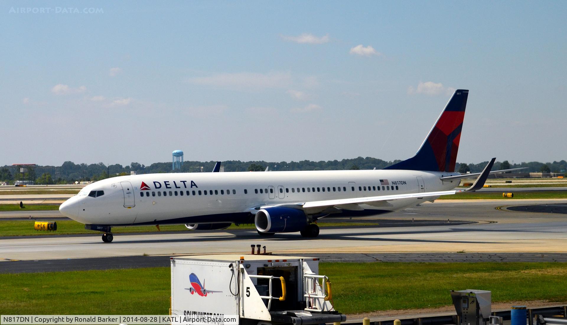 N817DN, 2014 Boeing 737-932/ER C/N 31929, Taxi Atlanta