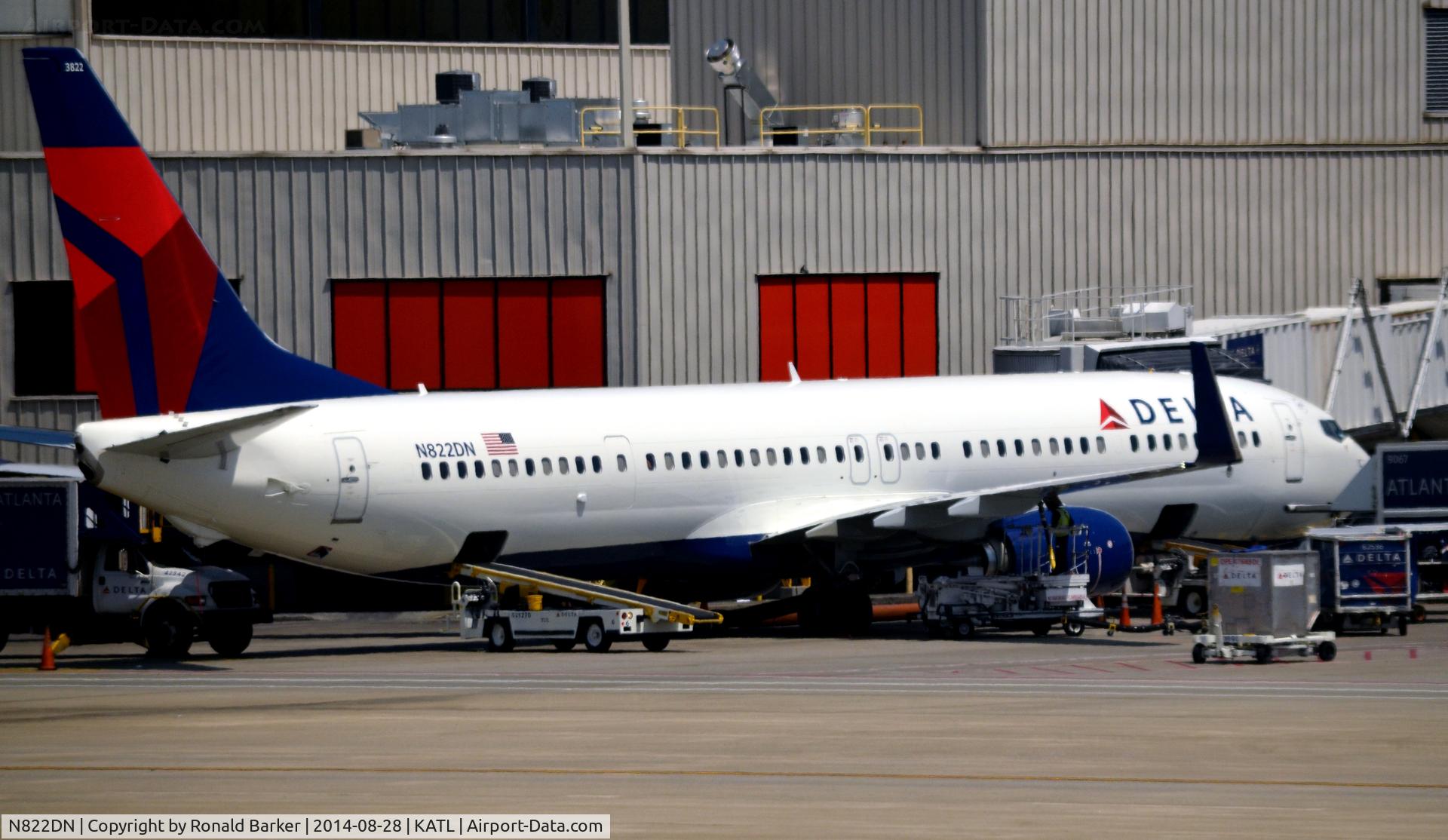 N822DN, 2014 Boeing 737-932/ER C/N 33933, At the gate Atlanta