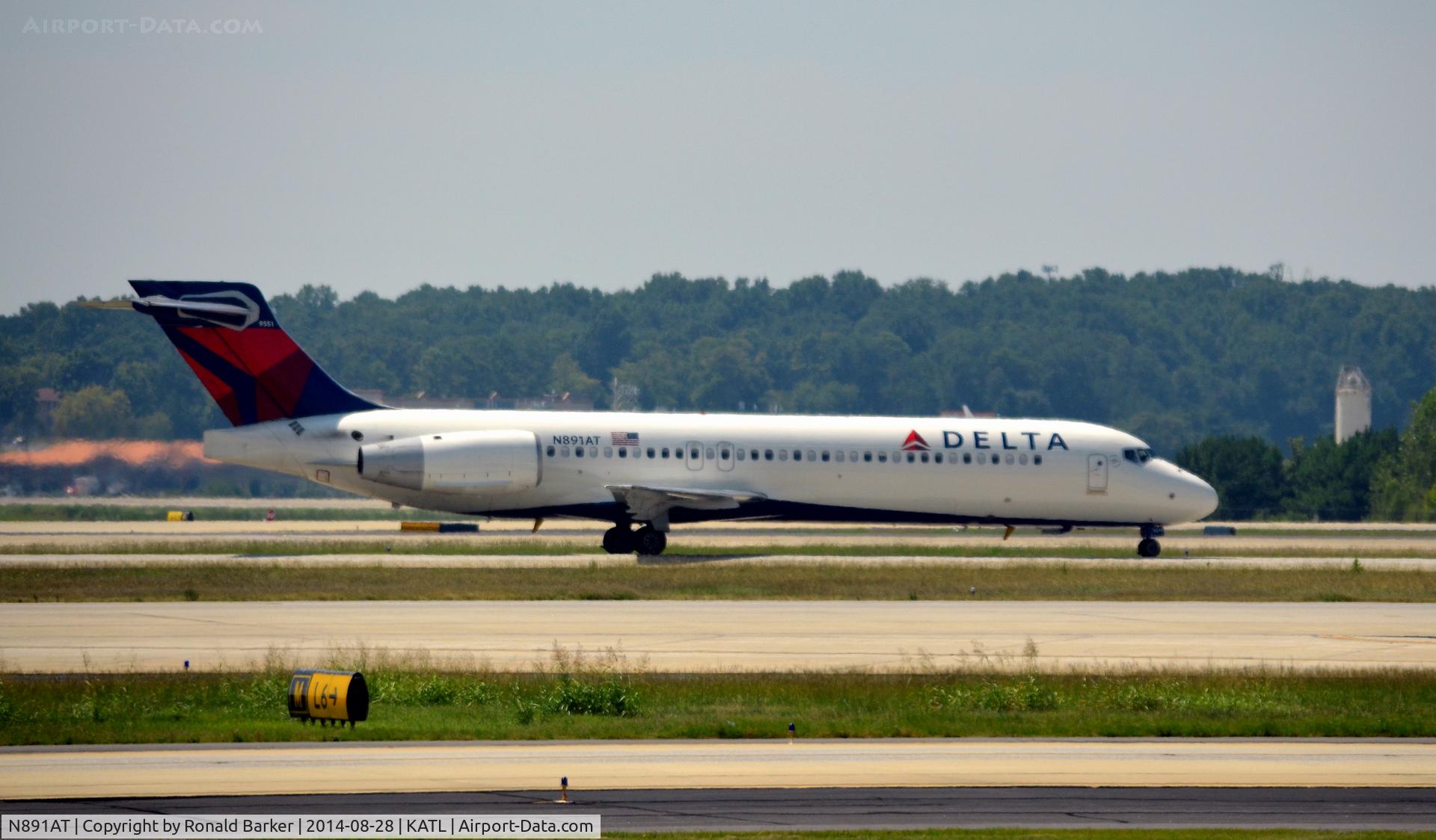 N891AT, 2004 Boeing 717-200 C/N 55043, Taxi Atlanta