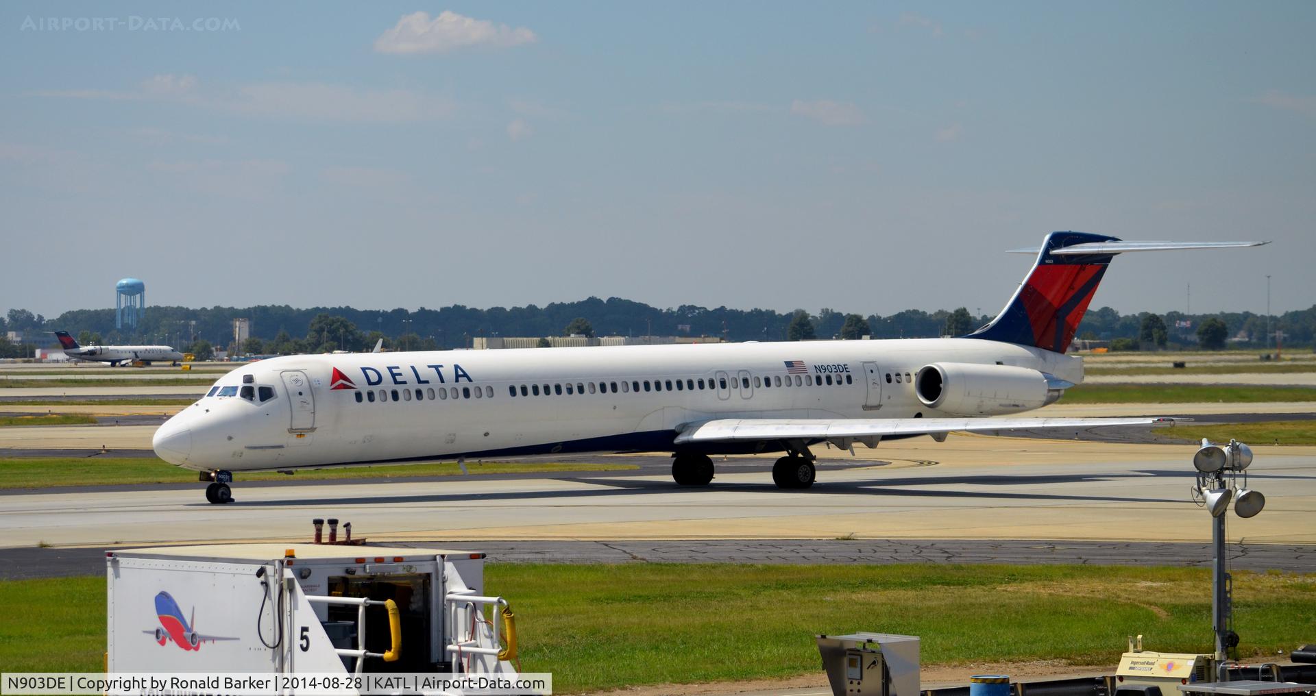 N903DE, 1992 McDonnell Douglas MD-88 C/N 53380, Taxi Atlanta