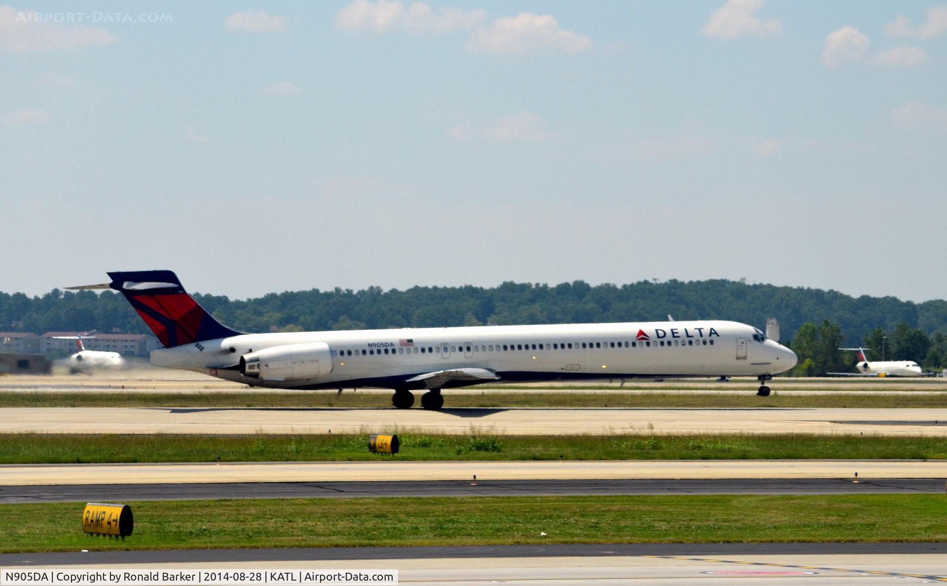N905DA, 1995 McDonnell Douglas MD-90-30 C/N 53385, Takeoff Atlanta
