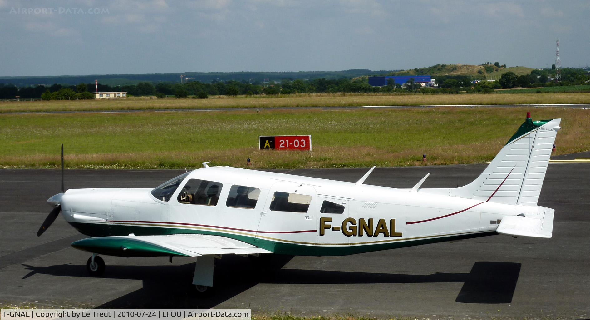 F-GNAL, 1976 Piper PA-32R-300 Cherokee Lance C/N 32R7680422, During a visit to Cholet Airport (France)