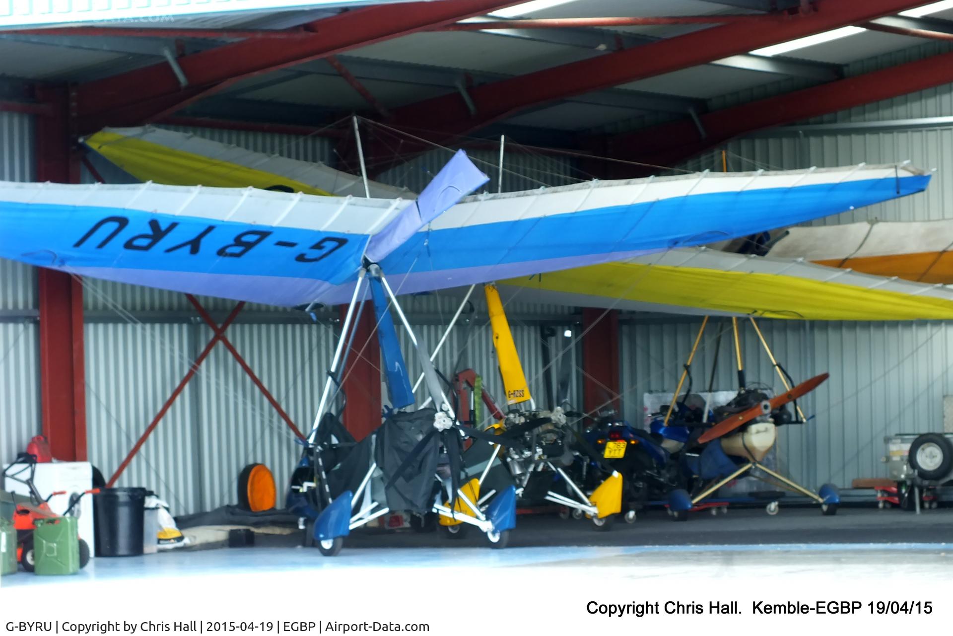 G-BYRU, 1999 Pegasus Quantum 15-912 C/N 7574, Kemble resident