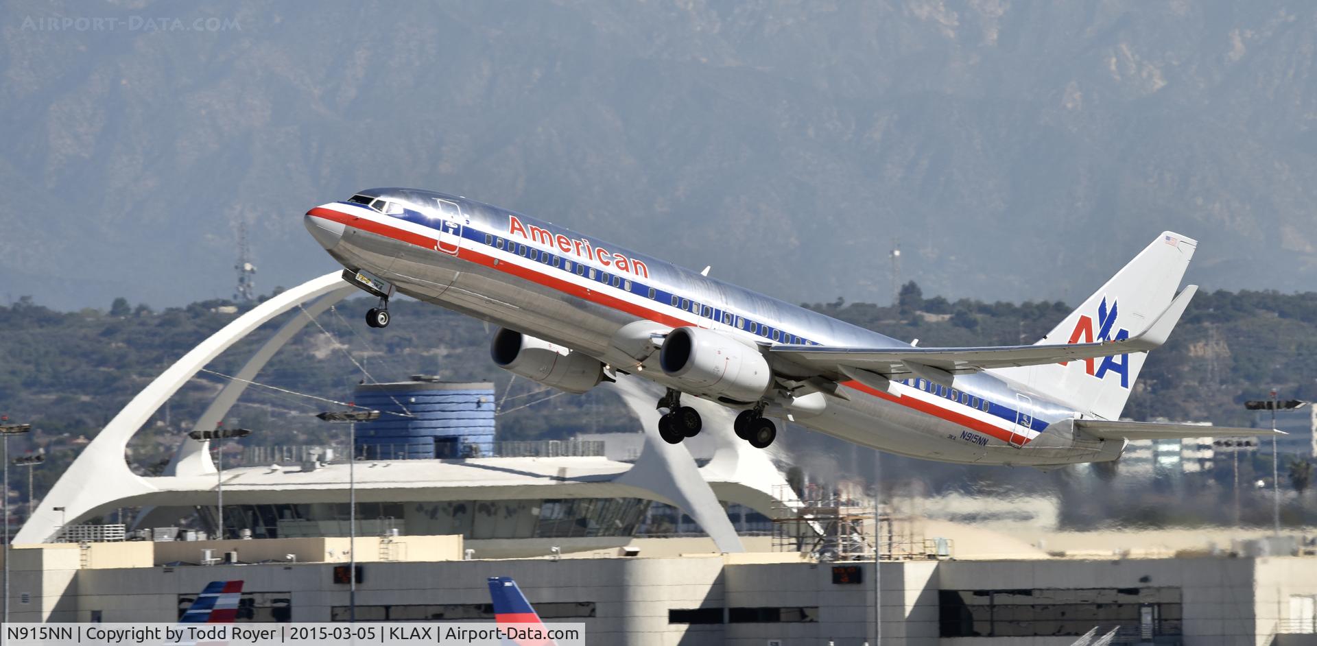N915NN, 2013 Boeing 737-823 C/N 33227, Departing LAX on 25R