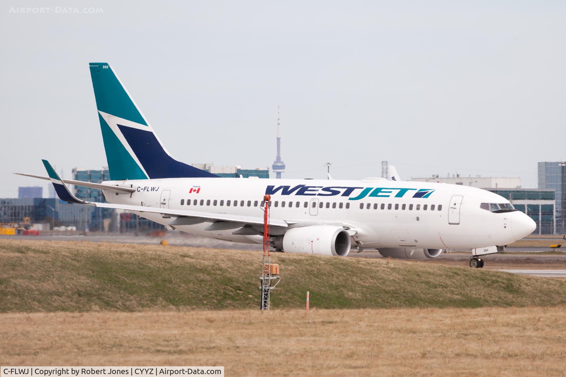 C-FLWJ, 2011 Boeing 737-7CT C/N 38096, At Toronto Pearson