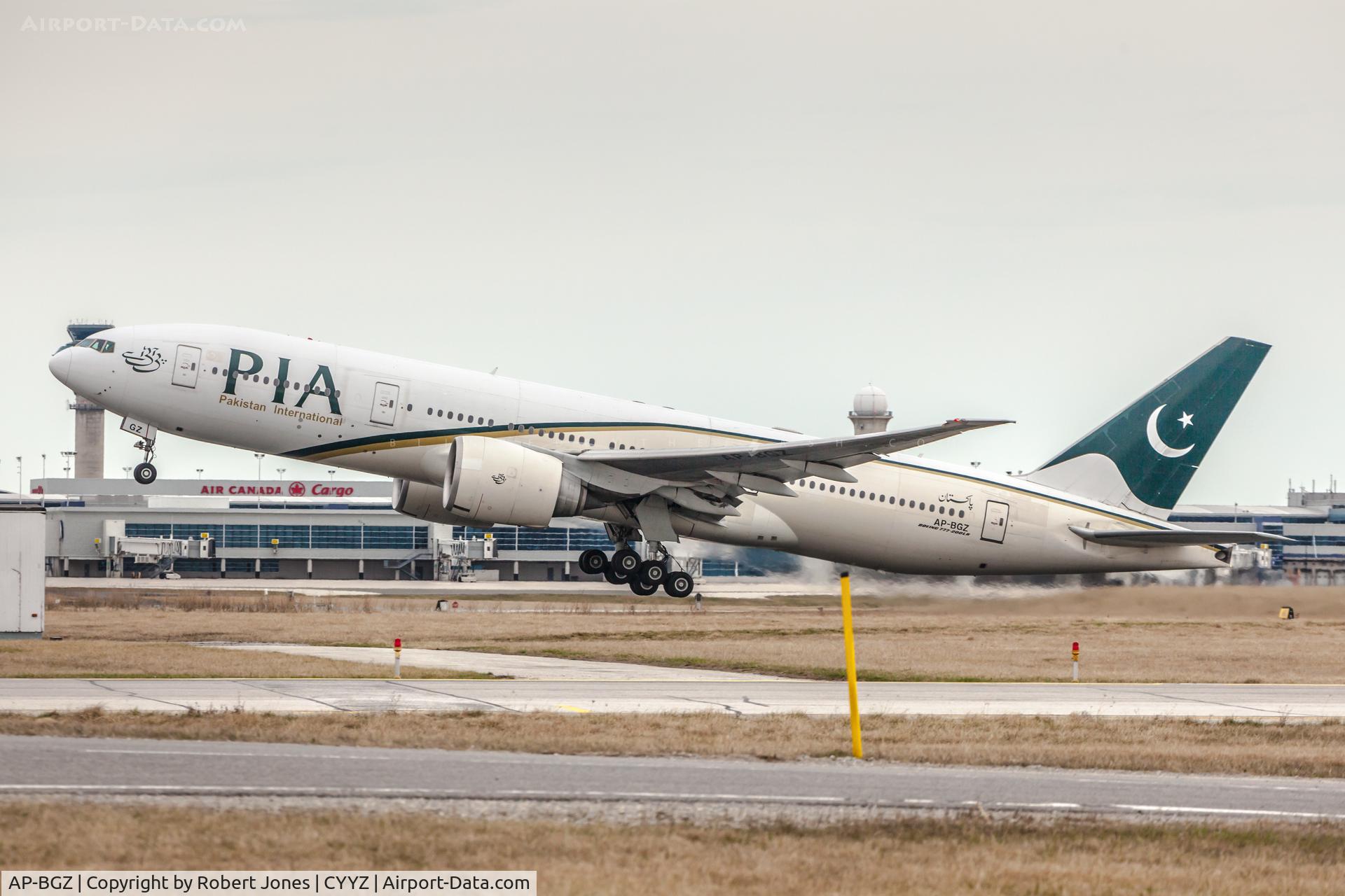 AP-BGZ, 2005 Boeing 777-240/LR C/N 33782, At Toronto Pearson