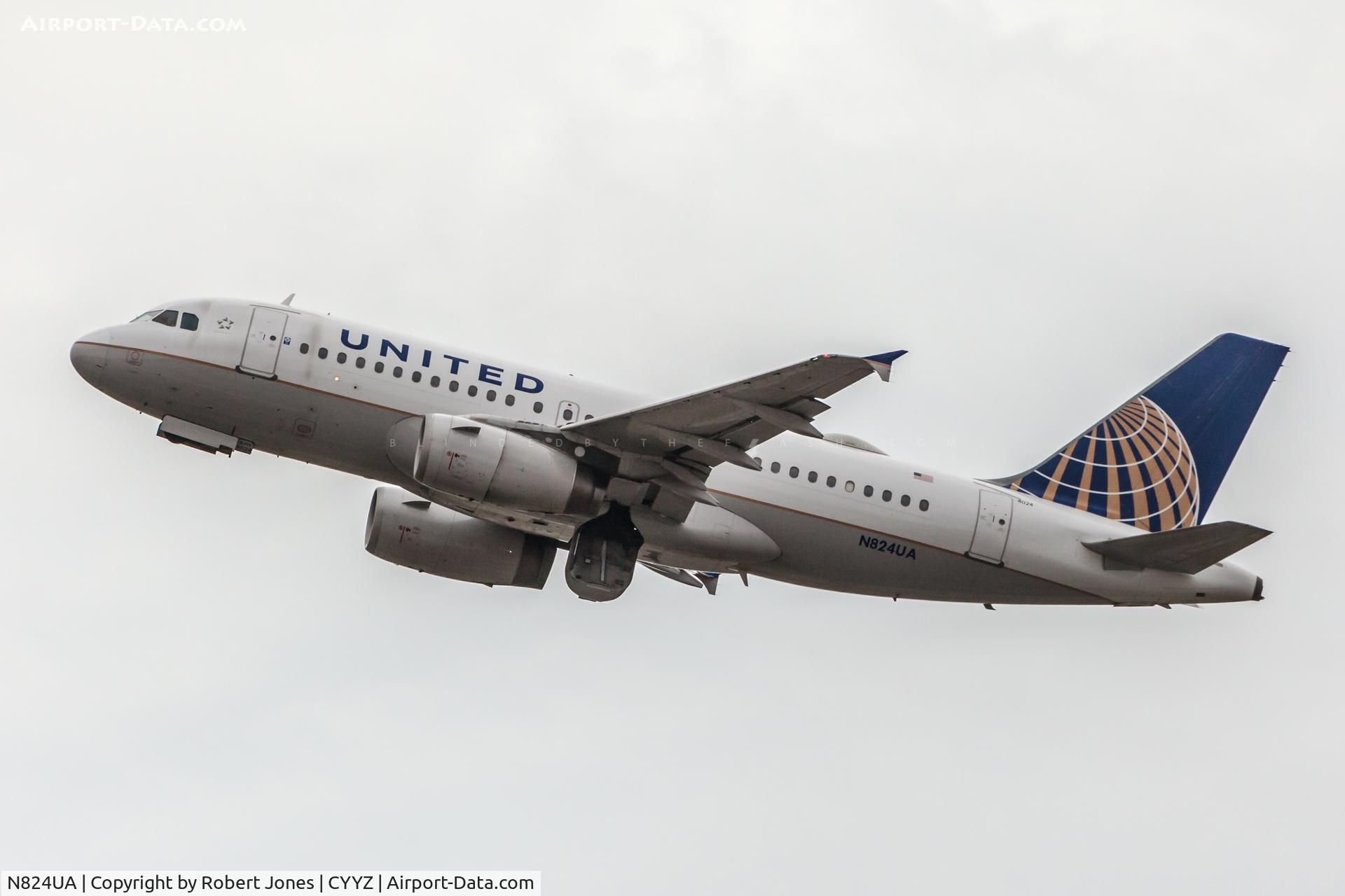 N824UA, 1999 Airbus A319-131 C/N 965, At Toronto Pearson
