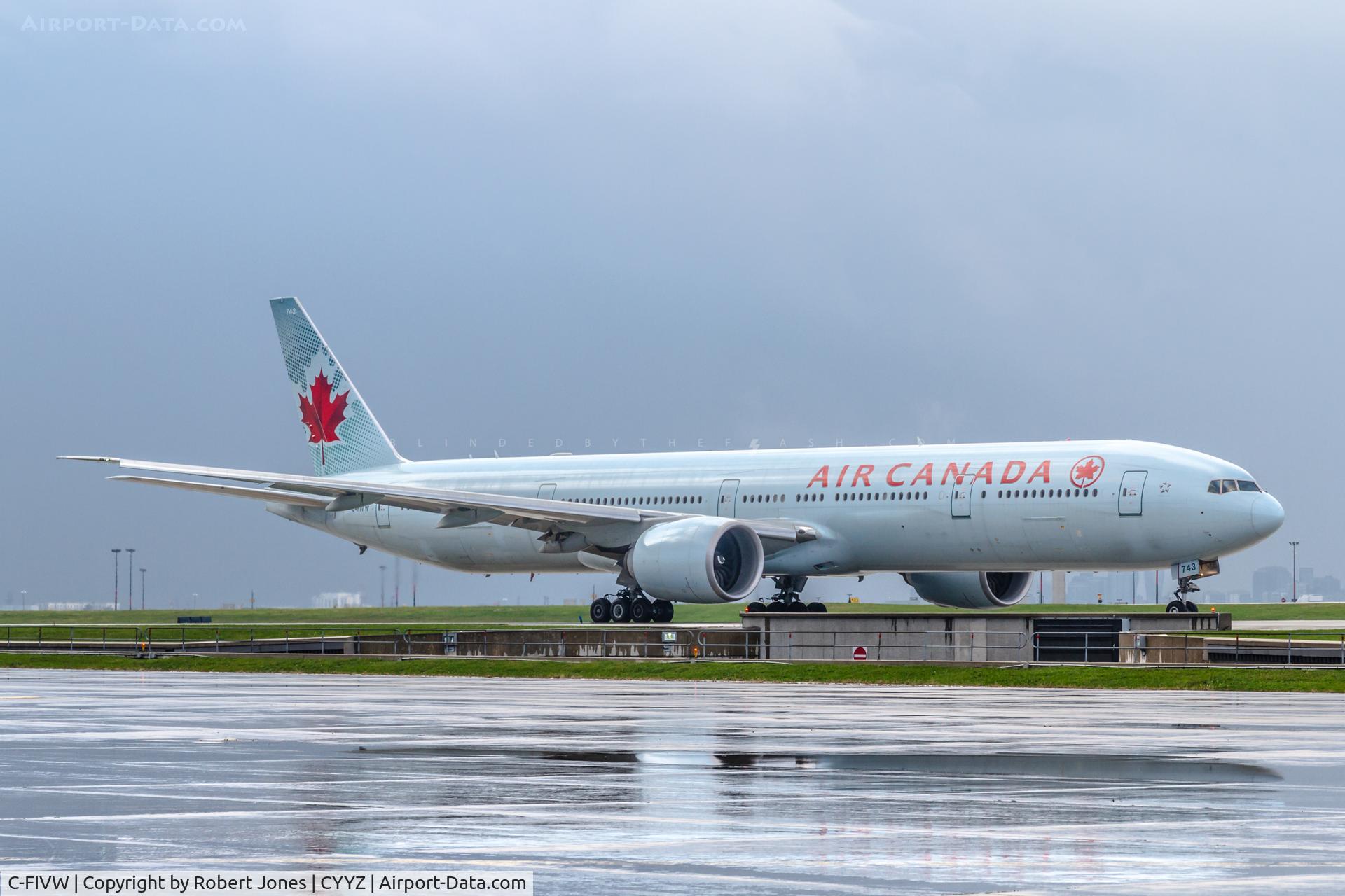 C-FIVW, 2013 Boeing 777-333/ER C/N 42218, At Toronto Pearson