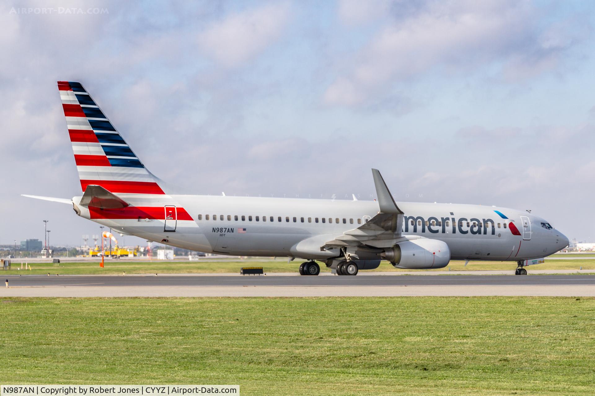 N987AN, 2009 Boeing 737-823 C/N 31069, At Toronto Pearson