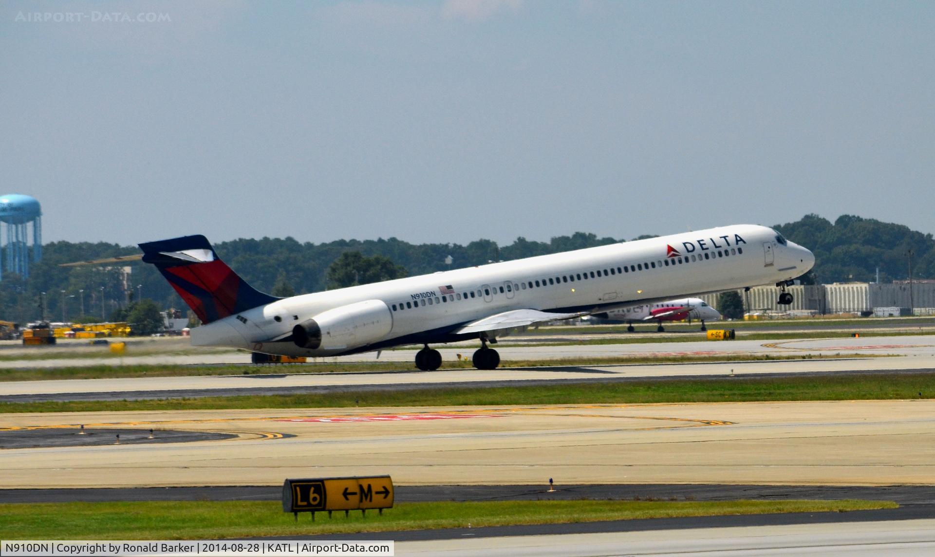 N910DN, 1995 McDonnell Douglas MD-90-30 C/N 53390, Takeoff Atlanta