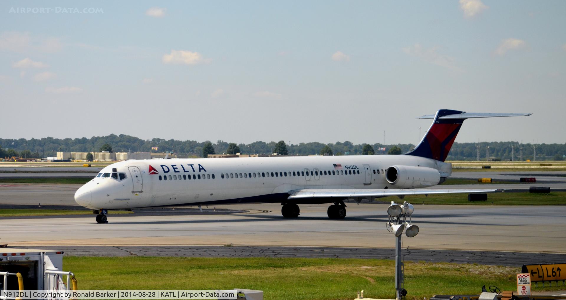 N912DL, 1987 McDonnell Douglas MD-88 C/N 49543, Taxi Atlanta