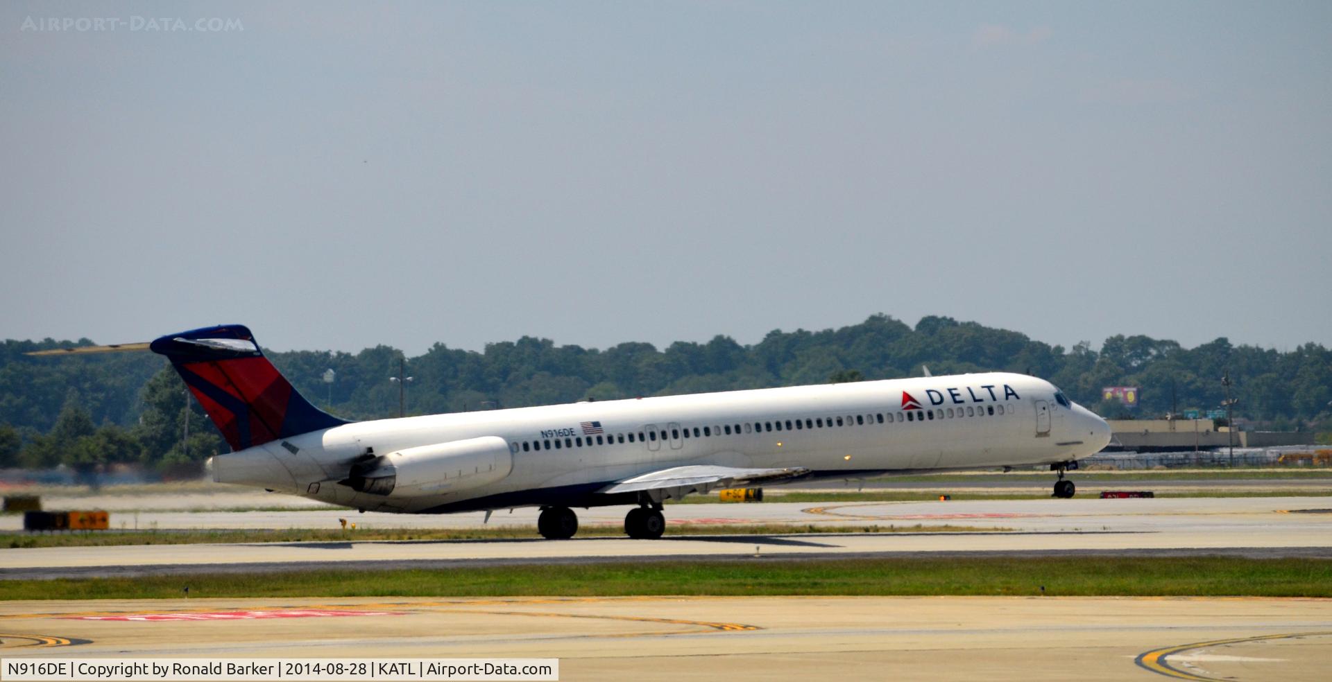 N916DE, 1993 McDonnell Douglas MD-88 C/N 53421, Takeoff Atlanta