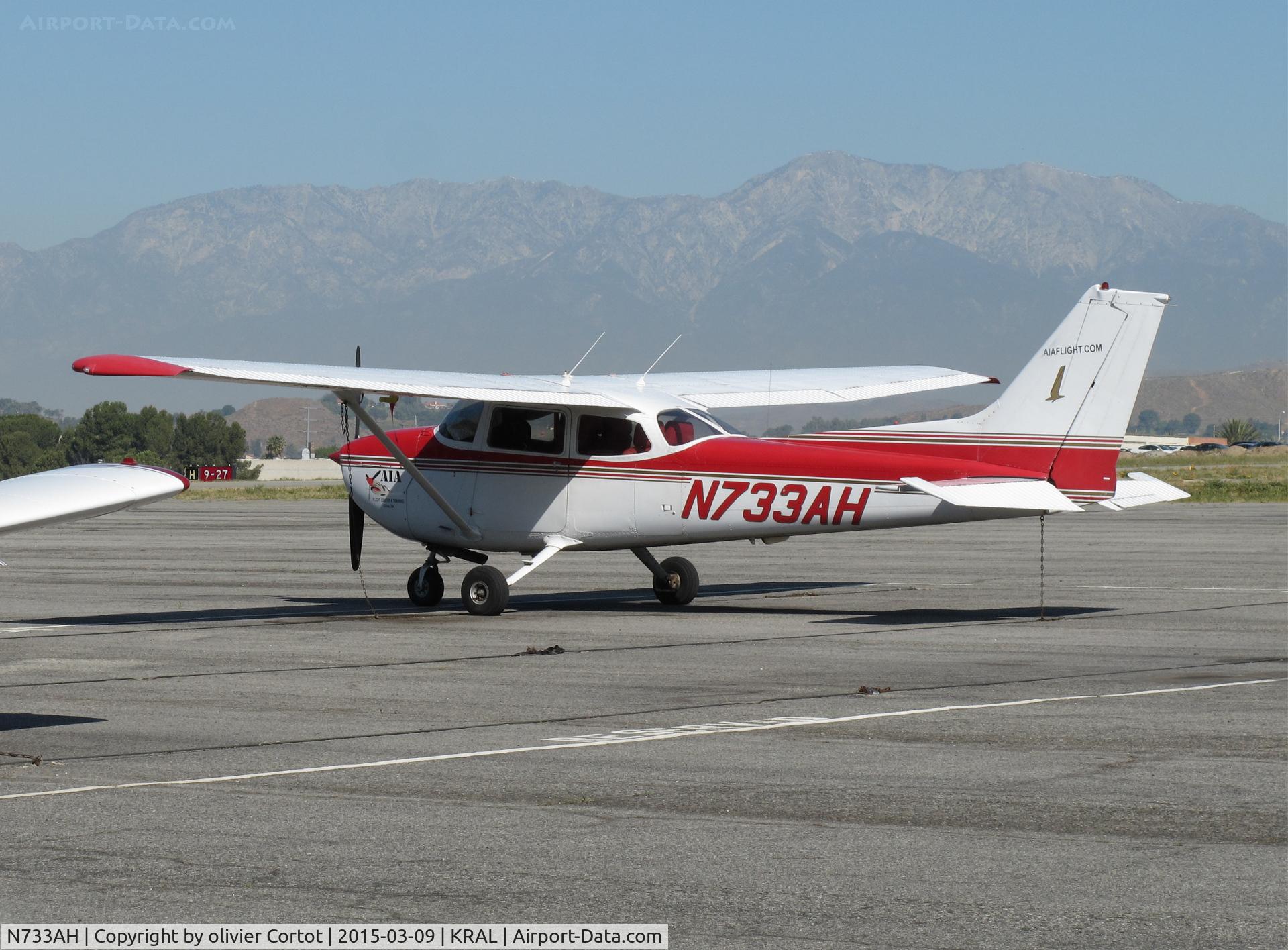 N733AH, 1976 Cessna 172N C/N 17268141, Riverside airport