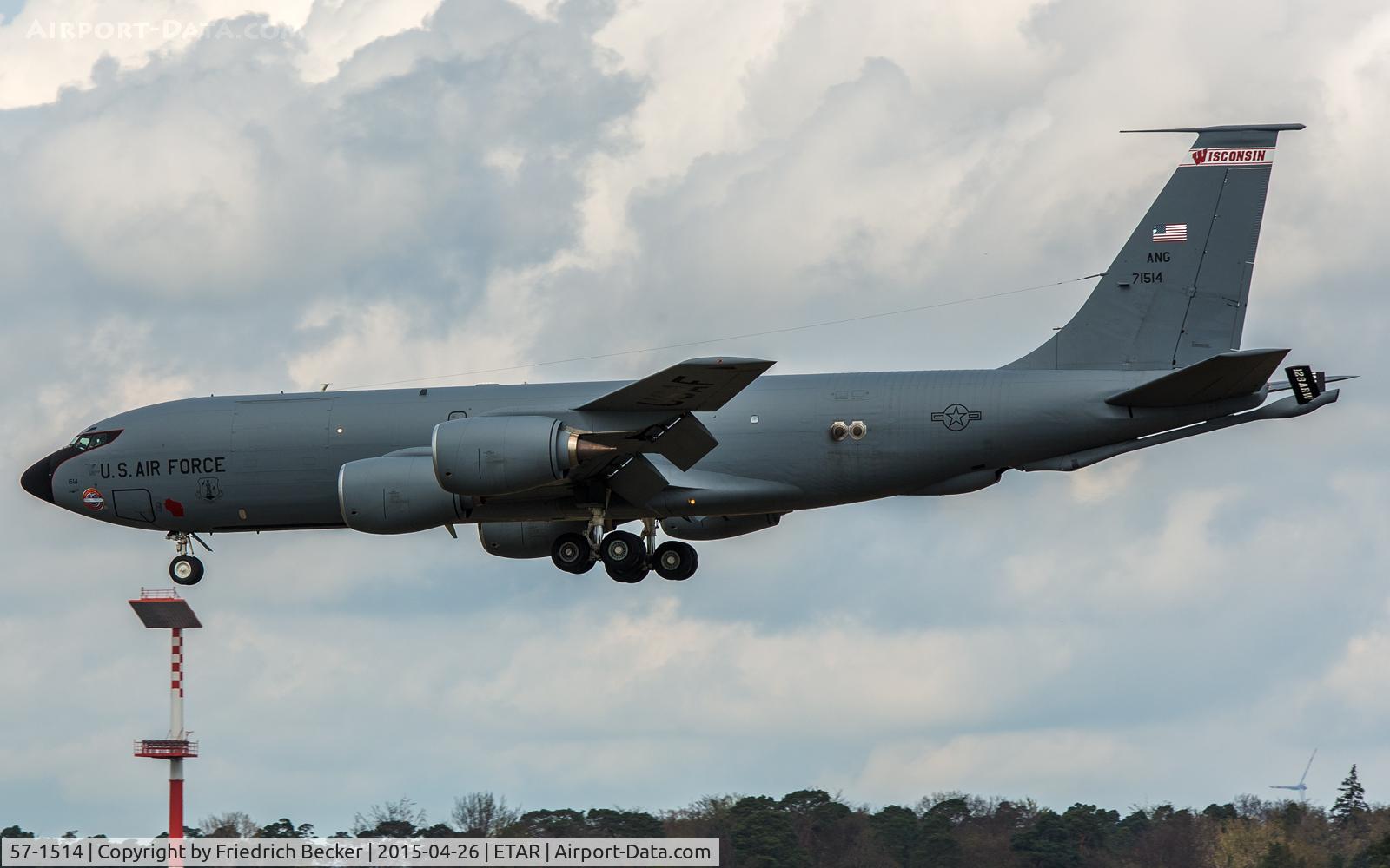 57-1514, 1957 Boeing KC-135R Stratotanker C/N 17585/194, on final RW26