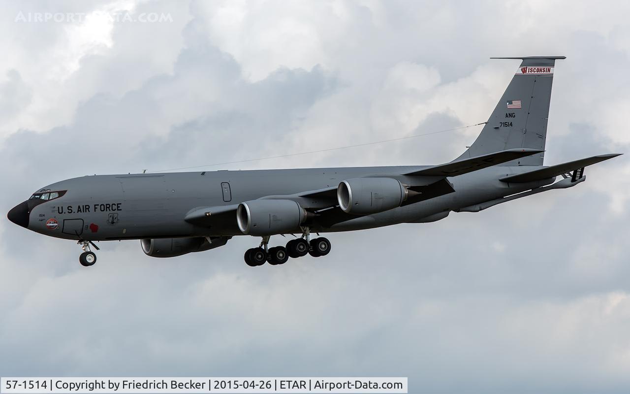 57-1514, 1957 Boeing KC-135R Stratotanker C/N 17585/194, on final RW26
