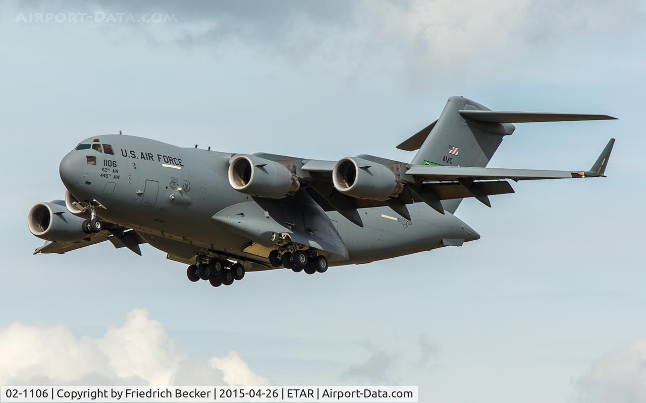 02-1106, 2002 Boeing C-17A Globemaster III C/N P-106, on final RW26