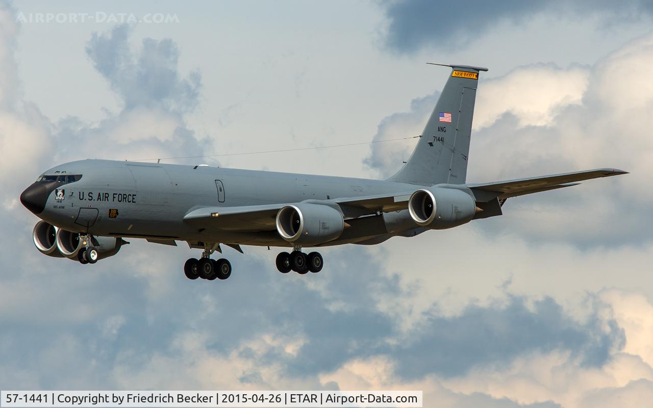57-1441, 1957 Boeing KC-135R Stratotanker C/N 17512, on final RW26