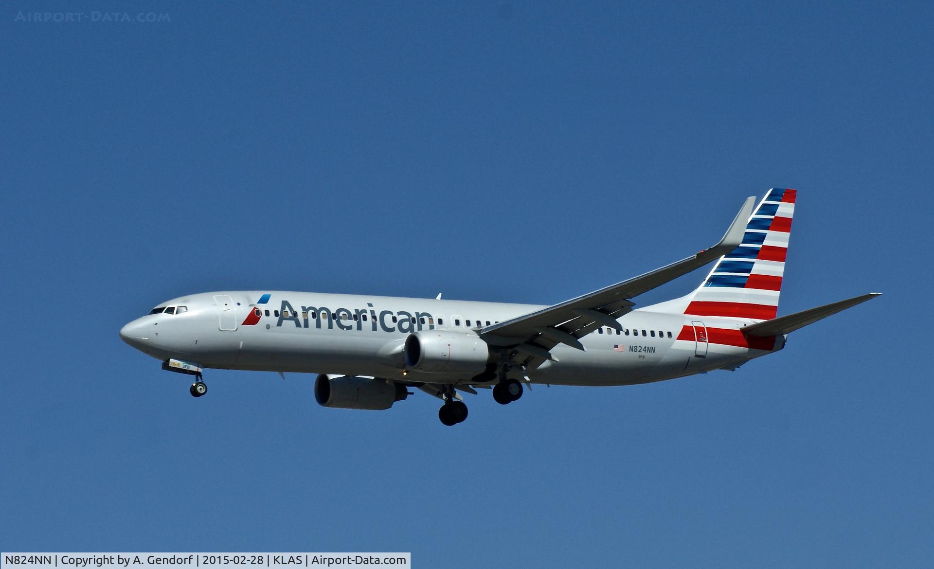 N824NN, 2010 Boeing 737-823 C/N 30916, American Airlines, here on short finals at Las Vegas Int'l(KLAS)