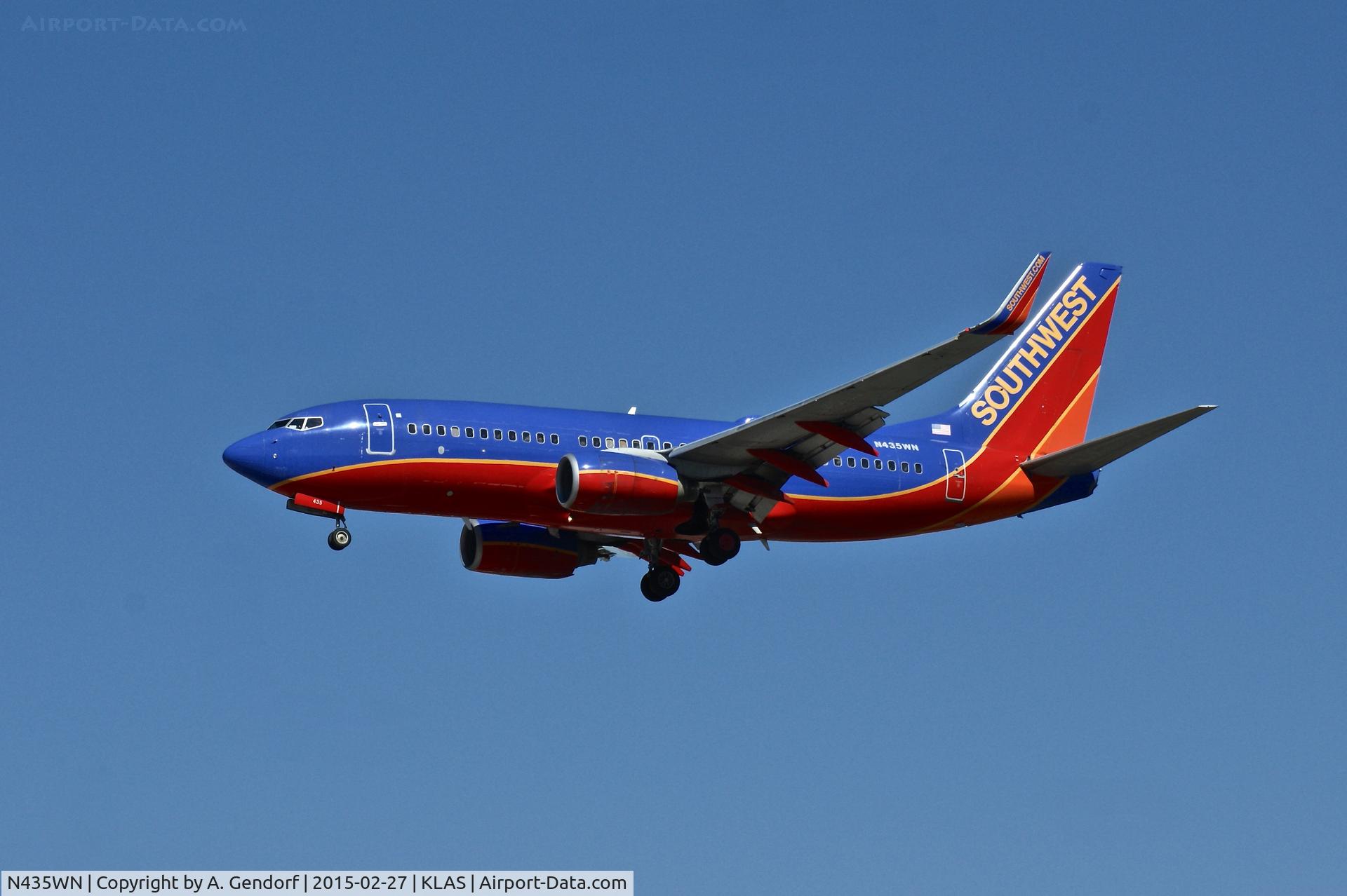 N435WN, 2003 Boeing 737-7H4 C/N 32455, Southwest Airlines, is landing at Las Vegas Int'l(KLAS)