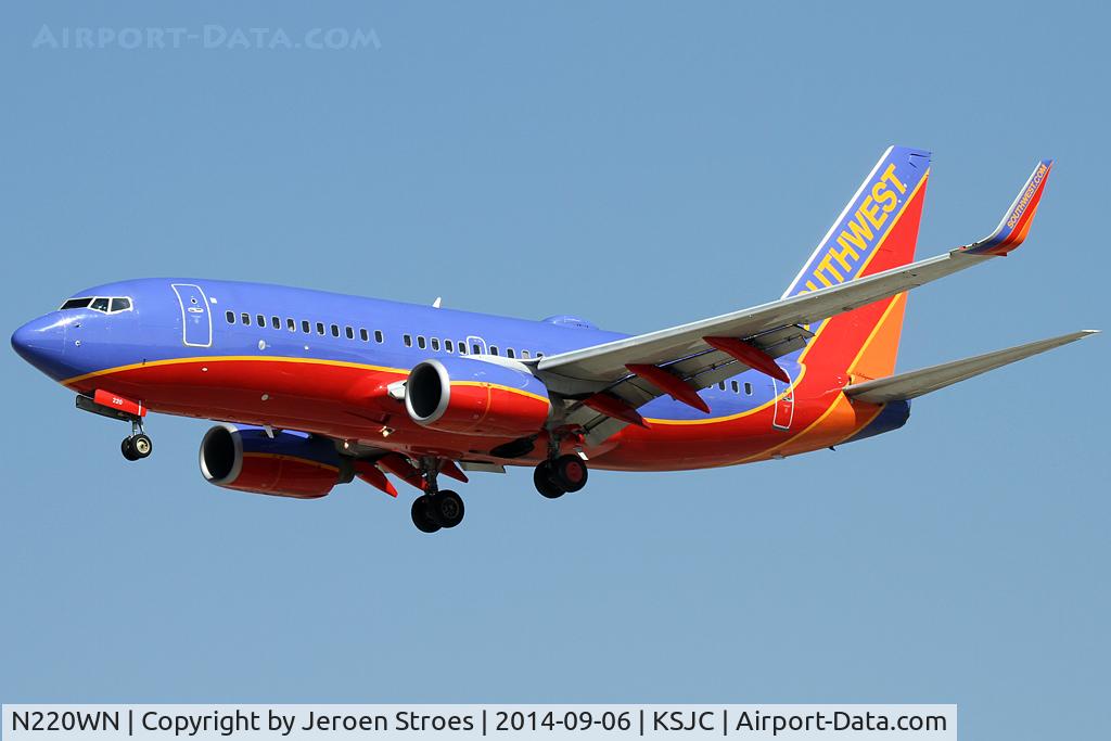 N220WN, 2005 Boeing 737-7H4 C/N 32491, southwest