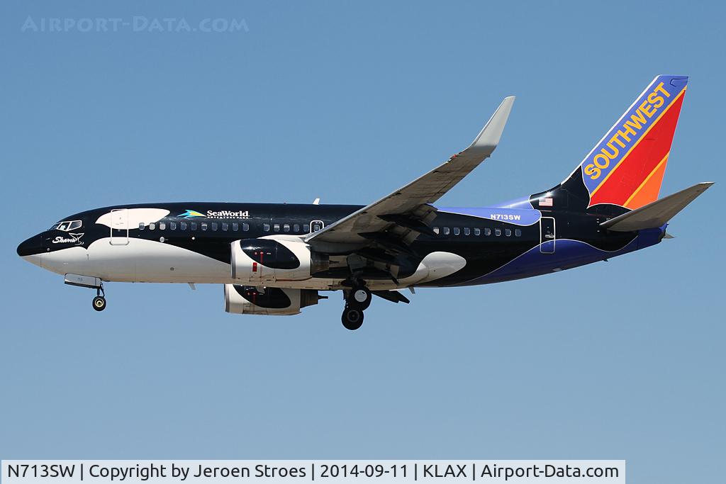 N713SW, 1998 Boeing 737-7H4 C/N 27847, special