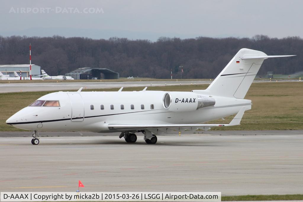 D-AAAX, 2000 Bombardier Challenger 604 (CL-600-2B16) C/N 5449, Taxiing