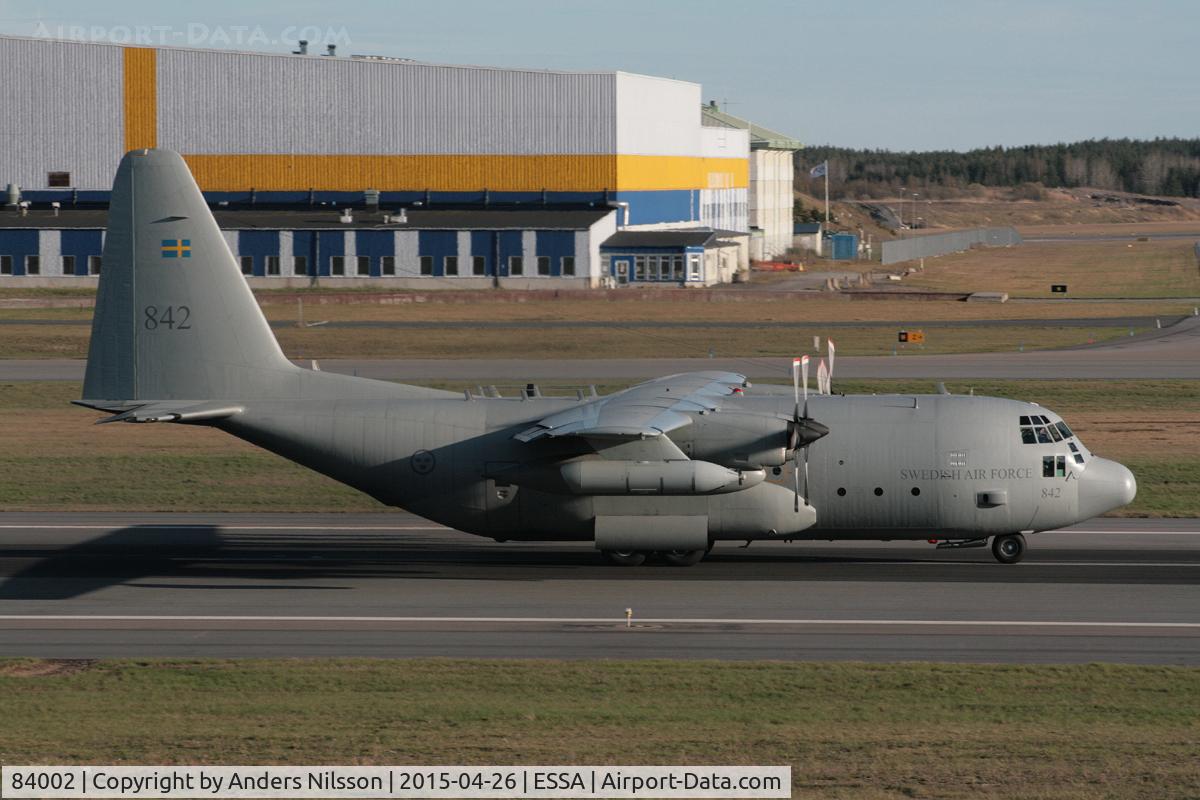 84002, 1969 Lockheed C-130H Hercules C/N 382-4332, After landing runway 26.