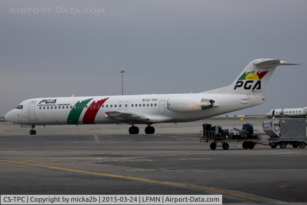 CS-TPC, 1990 Fokker 100 (F-28-0100) C/N 11287, Taxiing. Scrapped in november 2018.