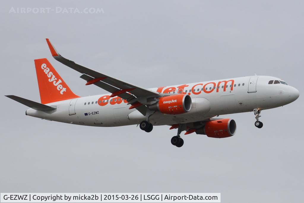 G-EZWZ, 2014 Airbus A320-214 C/N 6353, Landing