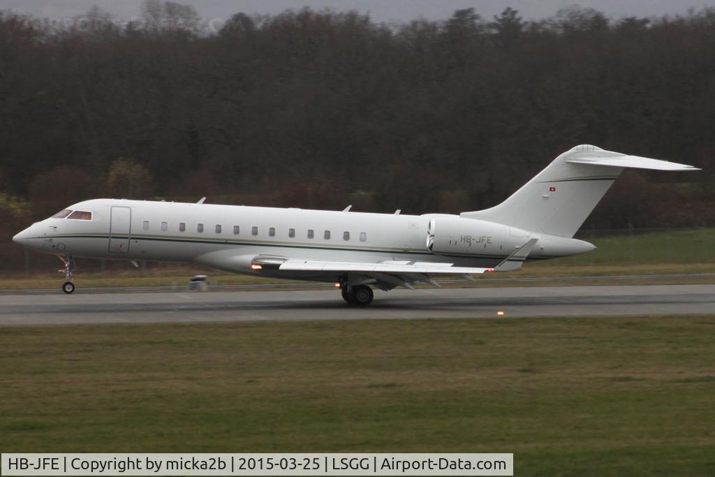 HB-JFE, 2012 Bombardier BD-700-1A10 Global 6000 C/N 9497, Take off