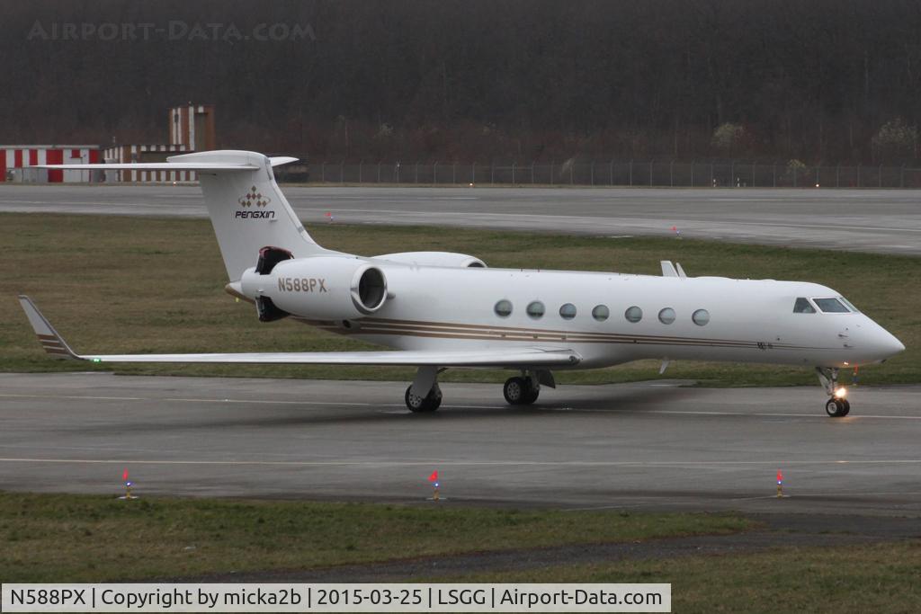 N588PX, Gulfstream Aerospace GV-SP (G550) C/N 5467, Taxiing