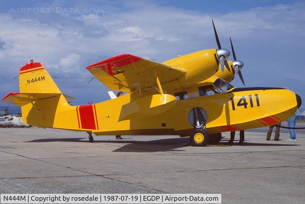 N444M, Grumman G-44A Widgeon C/N 1411, Seen on the boat ramp