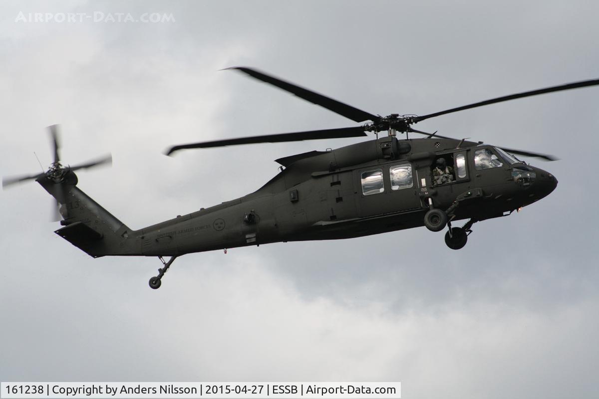 161238, Sikorsky Hkp16A Black Hawk (UH-60M) C/N 11-27233, On short final runway 12.