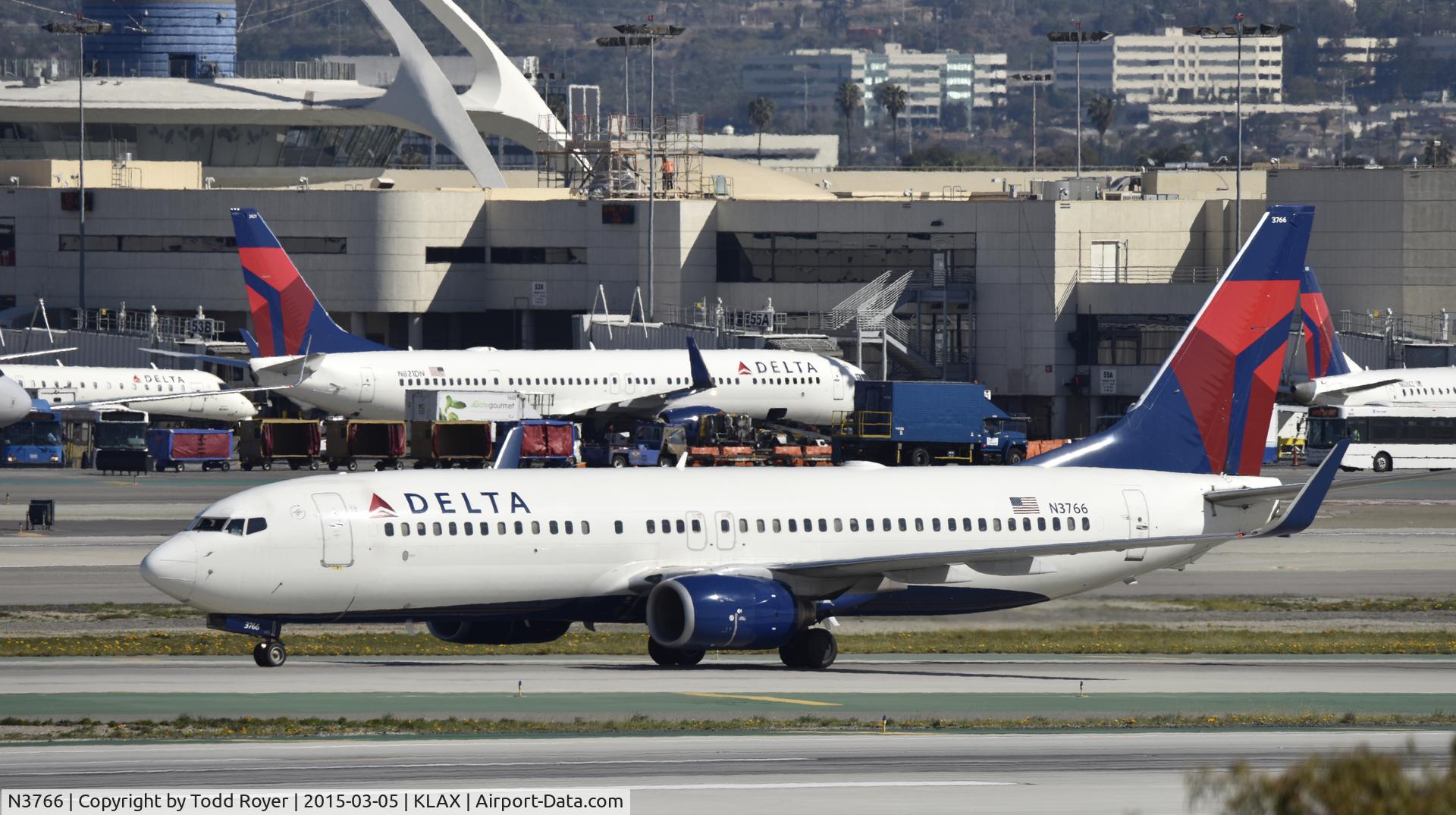 N3766, 2001 Boeing 737-832 C/N 30820, Arrived at LAX on 25L
